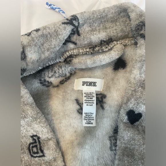 Bath Robe! - Picture 2 of 4